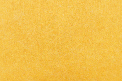 AC77 Mustard — textura PET filcu